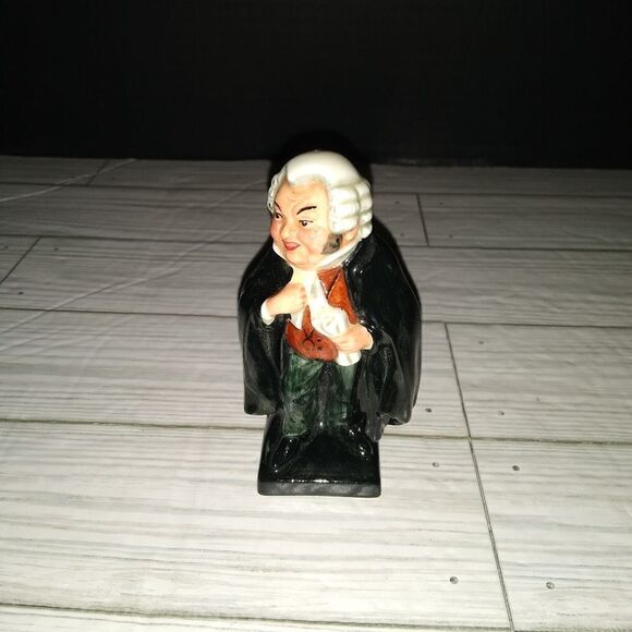Royal Doulton Vtg Miniature Buzfuz 4" Porcelain Figurine England Charles Dickens - Picture 6 of 9
